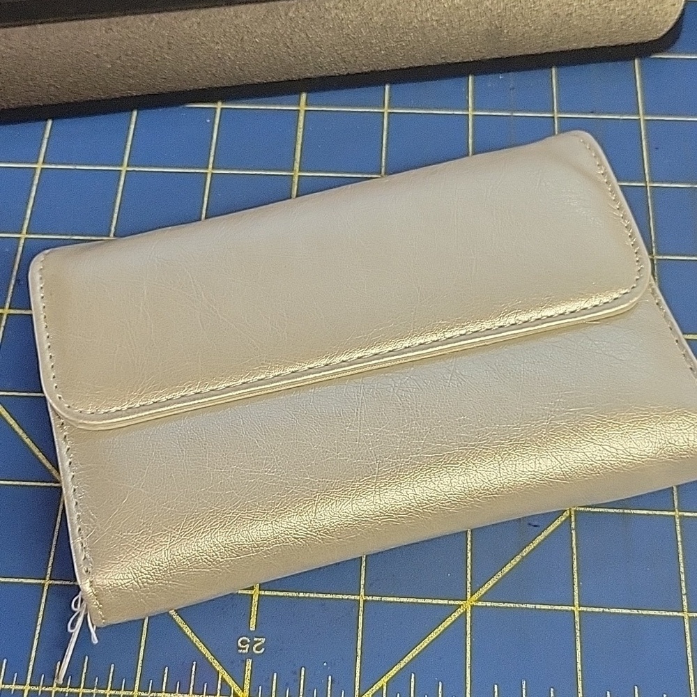 Multi Functure 6x4 Wallet New - Light Silver